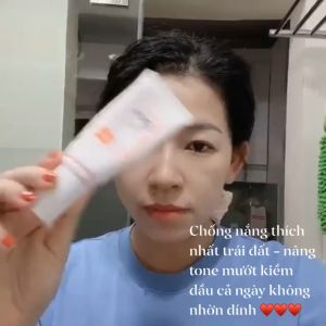 Kem Chống Nắng Nâng Tone Cnp Laboratory Kiềm Dầu Không Bết Dính Trắng Hồng Tự Nhiên 50ml Spf42/pa+++