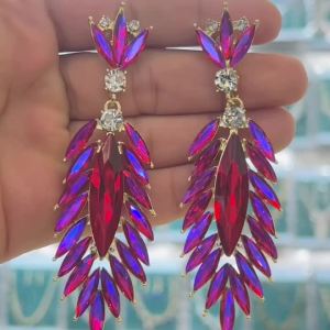 Elegant and Elegant Socialite Style with a High-End Feel Super Sparkling Earrings and Earrings Suitable for Dinner Parties