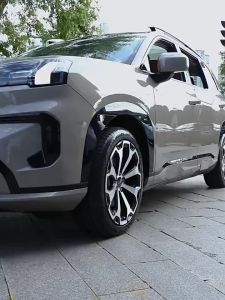 ZLWR AION V  พรมปูพื้นหลัง  วัสดุหนังป้องกันรอยขีดข่วนและทนต่อการสึกหรอ พรมท้ายรถล้อมรอบ อุปกรณ์ปรับเปลี่ยนภายใน