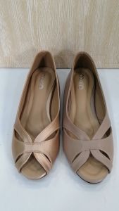 8am รองเท้าส้นแบนแฟชั่น รองเท้าหุ้มส้นเปิดหน้า ส้นสูง 1cm หนังนิ่ม รูปลักษณ์ SK8013