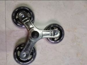 ล้อสามเหลี่ยมสแตนเลส ล้อสามแฉก ล้ออะไหล่รถเข็น ลูกล้อแป้นหมุน ล้อรถเข็นขึ้นบันได ล้ออะไหล่รถเข็น 8ล้อ ล้อรถเข็น ล้อหนา 2cm. ขนาดรูแกน 8mm.