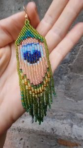 ต่างหูพื้นเมืองหรือรากอเมริกันรูปแบบคลุมสวน Kalindi หรือต่างหูสวยงามของหัวกิ้วกับปักจี้ด้วยมือ