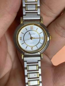 Đồng hồ nữ CRYSTAL QUARTZ size 26mm  dây thép Demi vàng  khóa thông minh