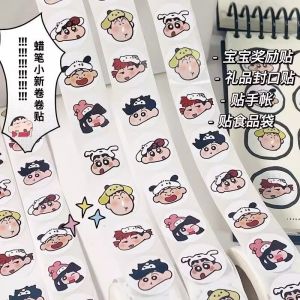 500 ชิ้น Kawaii Crayon Shin Chan สติกเกอร์อะนิเมะน่ารักการ์ตูน Creative Roll เทปซีลคู่มือ Ledger สติกเกอร์สติ๊กเกอร์ติดผนัง