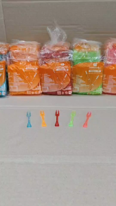 ส้อมจิ้มผลไม้ พลาสติก ยี่ห้อSB ยกหิ้ว 20 มัด จำนวน 10000 คัน