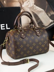 Fashionable Versatile Womens Bag 2024 New Boston Pillow Shaped Handbag Shoulder Crossbody Bag Small Size Leather Purse