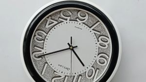 Jam Dinding Besar Kantor Rumah Kamar Polos Warna Motif Angka Minimalis Murah Diameter 30cm Ontime 765 P3