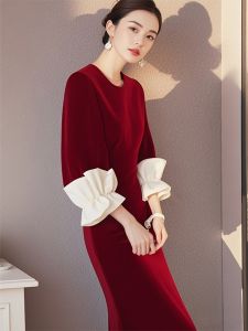 Red Velvet Dress Womens Fashionable Elegant Goddess Style Autumn 2025 Commute Loose Fit Long Sleeve round Neck Mid-Length