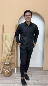 Kemeja Pria Slim Fit ABHA Lengan Panjang Hitam Polo Motif Logo Kerja Kantor