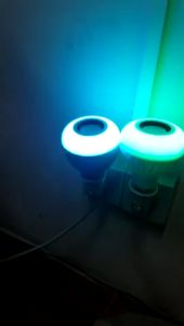 【Có remote】 Đèn LED 12 màu kèm loa bluetooth âm bass siêu trầm cảm ứng nhạc bóng đèn led loa bluetooth remote đèn trang trí đèn mini