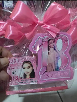 18th Birthday Souvenir Standee ( Any Shape/theme will do)20 pcs Minimum Order