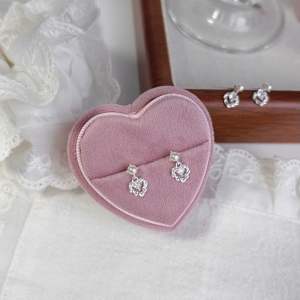 BUTTERCREAM Evonne s925 Sterling Silver Intertwined Heart Pearl Stud Earrings
