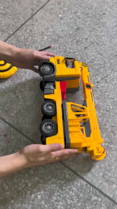 รถเครนของเล่นรถ รถเครนบังคับรีโมท โมเดลรถบรรทุกวิศวกรรม รถของเล่นรีโมท  รถของเล่น