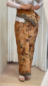 KAMEN SUTRA PARIS SET SELENDANG - KEBAYA WISUDA MOTIF BATIK sopal