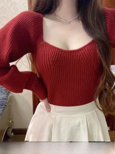 เสื้อสเวตเตอร์ถักสีแดงหรูหราสำหรับผู้หญิง ฤดูใบไม้ร่วง 2025 เสื้อสเวตเตอร์ถักสไตล์ใหม่สำหรับผู้หญิงไซส์เล็ก สวมใส่สบาย สไตล์ลำลอง