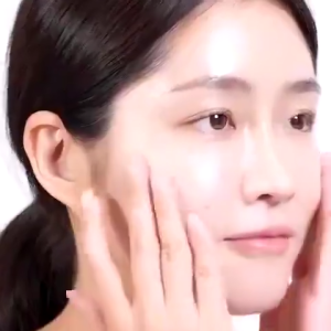 SPF 50 Sunscreen Whitening Sunblock Cream Moisture Pelindung dari Sinar Matahari UV Protection Cream Tidak Lengket Tahan Air Double Whitening Melembabkan Untuk Kulit Sensitif Berminyak & Kering AntiAging UV Protection Day Cream 50g