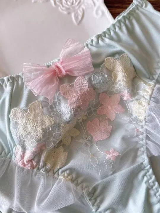 Embroidered%20Milk%20Silk%20Lotus%20Leaf%20Princess%20Student%20mid%20Waist%20Triangle%20Cute%20Ladies%20Underwear%20Breathable%20Quick%20Dry%20Polyester%20Fiber%20-%20Image%204