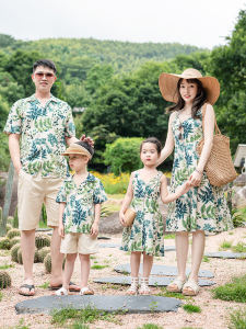 ชุดเดรสฤดูร้อนสำหรับครอบครัวชายหาด ชุดเด็กชาย ชุดแม่และลูกสาว ชุดแฟชั่นครอบครัวสำหรับการถ่ายรูปในฤดูร้อน ชุดเด็กชาย