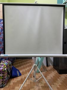 Màn chiếu 3 chân gấp gọn 1m5 x 1m5