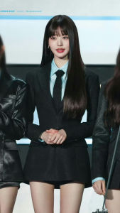 สีดำ ชุดสูท กระโปรง และสั้น กางเกง ชุดสําหรับผู้หญิงอายุ 25-29 ปี โพลีเอสเตอร์ ผ้าคอวีหัวเข็มขัดกระดุมสองแถวแขนปกติยาว