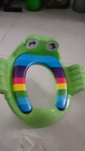 THU NHỎ BỒN CẦU CÓ TAY VỊN VÀ ĐỆM LÓT CHO BÉBệ thu nhỏ bồn cầu hình ếch ngộ nghĩnh cho bé yêu