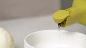 500ML Glass Oil Bottle Gravity Auto Open&Close Oil Dispenser Kitchen Household Leakproof Sauce Bottles