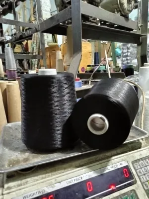 BENANG OBRAS POLYESTER HITAM DAN PUTIH 1KG