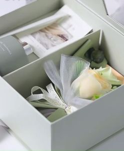 Set Quà Tặng Tinh Dầu Kèm Hoa – Hộp Quà Sinh Nhật Có Que Khuếch Tán Hoa Trang Trí Tiện Trao Tặng