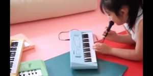 [ammoon]37 Key Electronic Keyboard / Piano with Mini Microphone