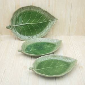 จานเซรามิค ทรงใบไม้ สีเขียวหยก เนื้อหนา มี 3 ขนาด สำหรับ 6.75 x 9.6 นิ้ว, 7.6 x 11 นิ้ว, และ 8.75 x 12.6 นิ้ว