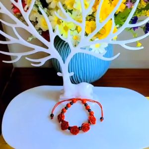 Vòng tay nữ hoa hồng đỏ trang nhã xinh đẹp và thanh lịch