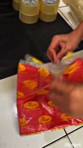 KANTONG PLASTIK/KANTONG KRESEK HD MERAH/KANTONG PLASTIK MERAH/KANTONG KRESEK MERAH UKURAN 28 & 40 MEREK ANGEL 350gr 405 GRAM TERMURAH DAN BERKUALITAS