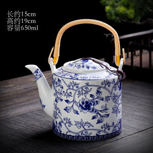 Retro Chinese Style Ceramic Blue And White Porcelain Cold Water Pot Tea Brewing Kettle for Home Use Restaurant Table Decor