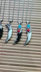 Jualan hebat [ Penghantaran dari China ]2025 Personaliti Gaya Eropah dan Amerika Baru Loket Gigi Serigala Kalung Lelaki Hip-Hop Loket Pelajar Rantai Sweater Panjang Aksesori Retro JK