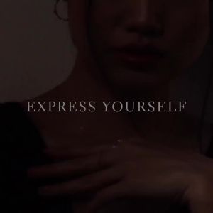 Gemondo แหวนเงิน 925 Sterling Silver ชุบทอง 22K ประดับ London Blue Topaz และ White Topaz กับ แหวนทอง แหวนพลอย แหวนอัญมณี และ แหวนเงิน เป็น แหวนทอง แหวนพลอย แหวนอัญมณี แหวนเงิน แท้