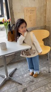 พร้อมส่ง กางเกงยีนส์ขายาวทรงหลวม แต่งปักลายดอกไม้ ใส่สบาย (200)