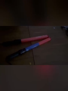 กระบองจราจร LED กระบองโบก Traffic baton แสงสีแดงและสีน้ำเงิน ปรับได้ 3 ระดับ คงทนตกไม่แตก พกพาสะดวก