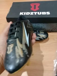 KIDZTUBS Sepatu Bola Anak Paket Komplit Sepatu Bola Tas Skin Deker Kaos Kaki Usia 6-10 Tahun Size 28 29 30 31 32 33 34 35 36 37 KDZ1104011425
