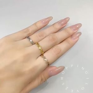 (Rg11)Titanium steel ring womens niche simple three-color wave light luxury high-end ring stainless steel ring 18k