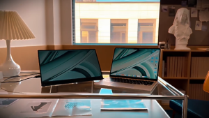 ZOOMEDIN 15.6 Inch 1080P Ultra Light&Thin Portable Monitor with Adjustable Kickstand & Pencil Hole Laptop Extender Monitor for Laptop PS5/4 Xbox Switch Phone PC.