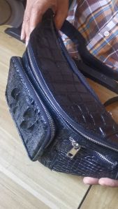 เอกบุรุษเช่นคุณต้องใบนี้สิ คาดอก หรือ คาดเอว หนังจระเข้ สีดำ Super Black