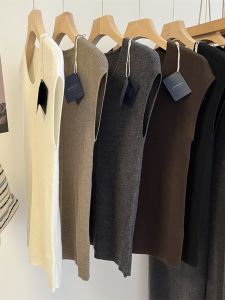 Biella 100% Yangzi Wool Ultrafine Knitted Vest round Neck Sleeveless Womens Slim Fit Commute Style Solid Color Autumn Winter