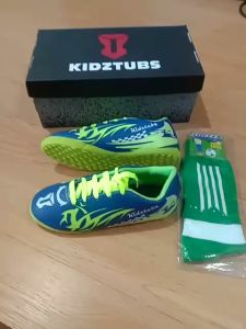 KIDZTUBS Sepatu Futsal Anak Paket Komplit Sepatu Futsal Tas Skin Deker Kaos Kaki Usia 6-10 Tahun Size 28 29 30 31 32 33 34 35 36 37 KDZ1553122424