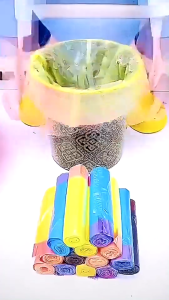 ถุงขยะพลาสติกแบบใช้แล้วทิ้ง   แฮนด์ฟรี หนา  ถุงขยะหูรูดในครัว   ถุงขยะ   ถุงขยะทําความสะอาด ม้วนละ 15 ชิ้น สีสุ่ม เหนียวทนทาน ป้องกันการรั่วไหล