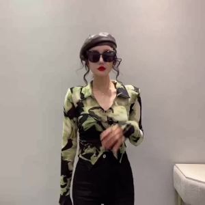 AMMIN 2024 Autumn new simple lapel fashion vintage tie dye floral print long sleeve shirt Womens short style irregular slit design casual elegant blouse