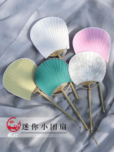 พัดจีนขนาดเล็กสีมาการองพัดมินิขนาดพกพาว่างเปล่าพัดกระดาษซวนจื่อด้ามยาวสไตล์โบราณพัดวาดภาพ DIY สำหรับเด็ก