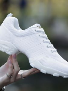 Giày Khiêu Vũ Vuông Mới Cho Nam Và Nữ Đế Mềm Không Mệt Khi Khiêu Vũ Giày Thể Thao Màu Trắng Nhẹ Dành Cho Giáo Viên Người Lớn