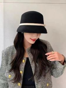 Elegant Short Brim Woolen Fisherman Hat French Hepburn Style Fashionable Ladies Hat Trendy round Top Cap for Young Women
