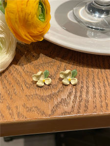 ต่างหูดอกไม้สีชมพูหวานๆ สำหรับผู้หญิง ดีไซน์ไม่มีรู ดีไซน์สไตล์ป่า ดีไซน์เก๋ไก๋ ต่างหูแบบคล้องหู เครื่องประดับแฟชั่น