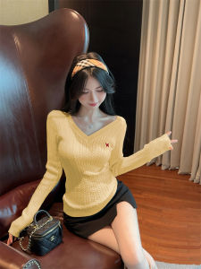 GUZILIAN | Pure Desire Spicy Girl V-Neck Knitted Base Shirt Womens Autumn Winter Embroidered Twisted Knitwear Inner Wear High-End Feelings